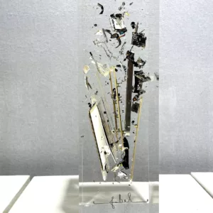 I phone, francois Bel, 33x10x10cm, acrylic glass and decomposed iphone, uniqueo piece (1)