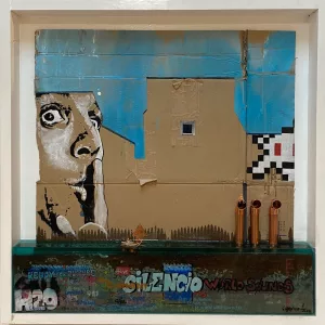 Silencio, technique mixte (pochoir, aérosol, carton, bois, résine) cadre en bois peint blanc, 60x60cm, 1/1 (ref Jef Aérosol et Invader)