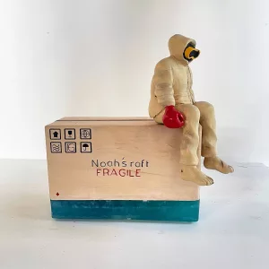 Noah's raft, 24x23x13cm, pièce unique, sculpture en peuplier, acrylique et béton