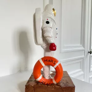 Cosmonaute maitre nageur sauveteur sur Mars beach