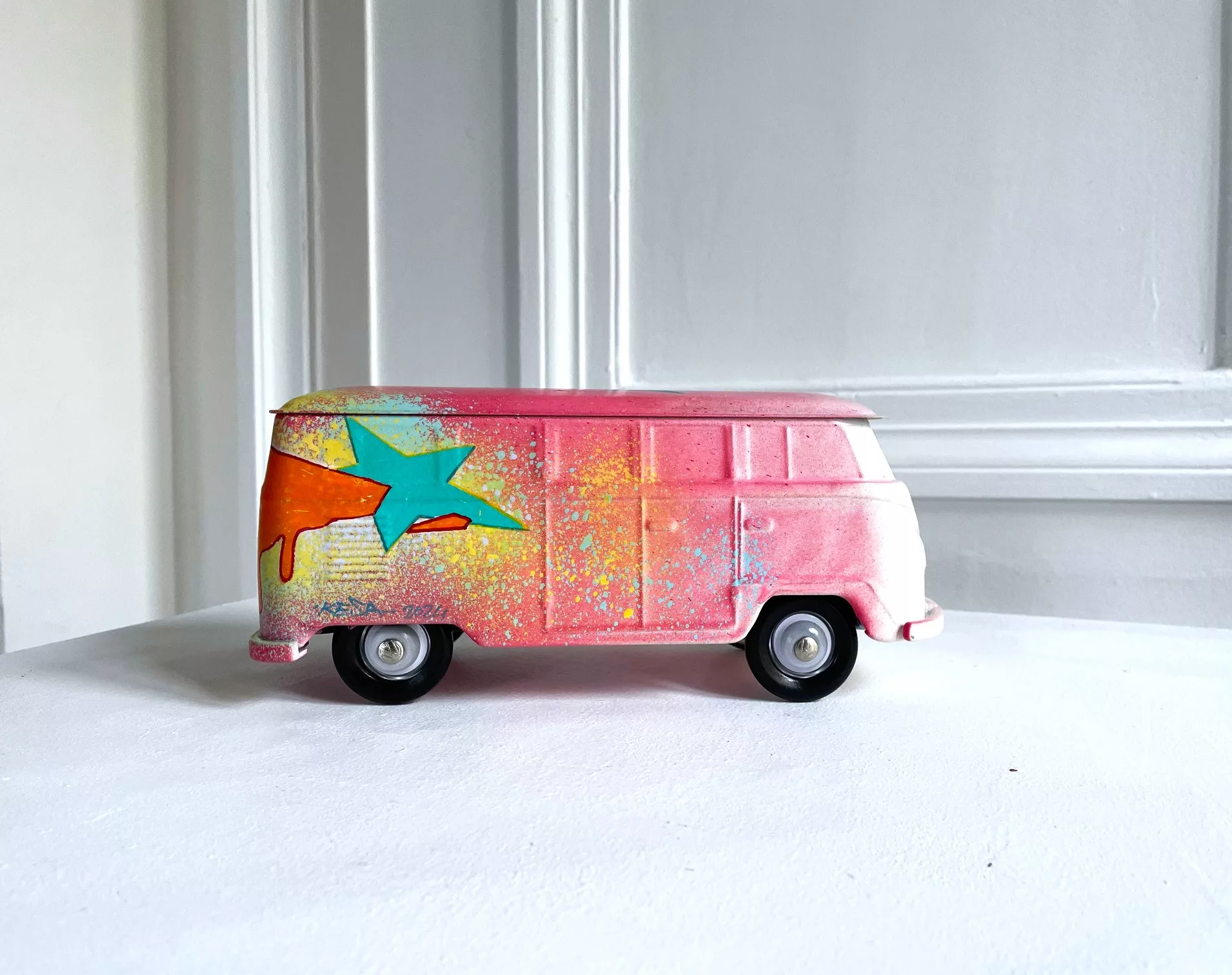 Combi pink green 10x22x9cm, Kesa Graffiti (4) Combi pink green 10x22x9cm, Kesa Graffiti (4)