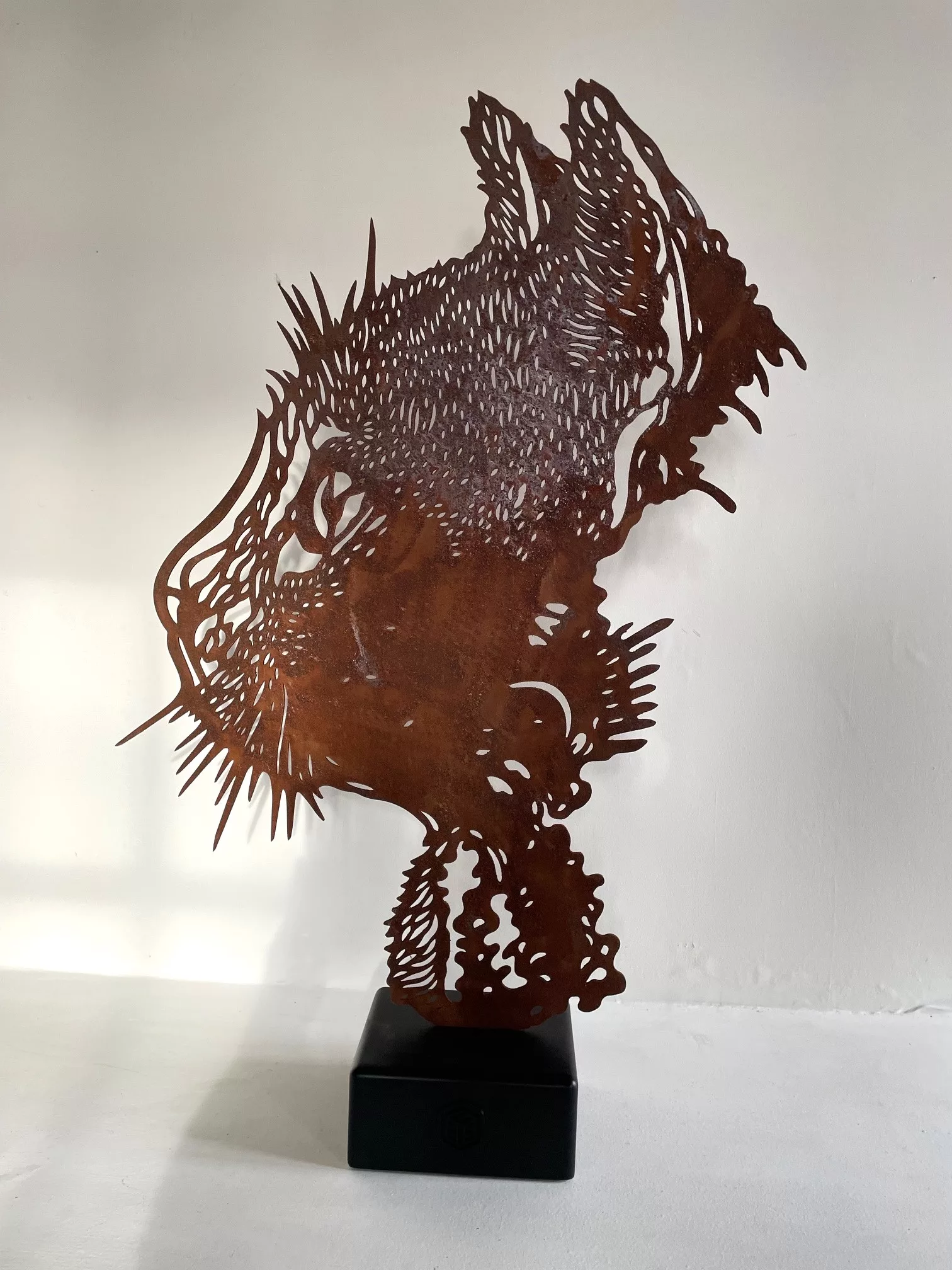 Félix, 76x46x13cm, acier oxydé, C215, EA Félix, 76x46x13cm, acier oxydé, C215, EA