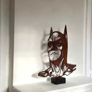 Sculpture Batman, acier oxydé sur socle, n° 1, 64x81x13cm, C215