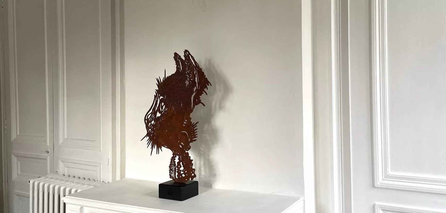 Félix, 76x46x13cm, acier oxydé, C215, EA Félix, 76x46x13cm, acier oxydé, C215, EA