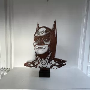 Sculpture Batman, acier oxydé sur socle, n° 1, 64x81x13cm, C215 (1)