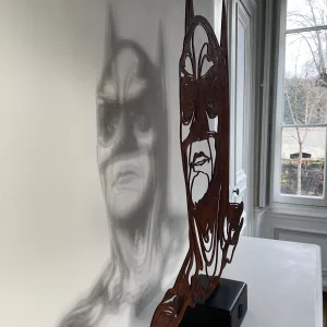 Sculpture Batman, acier oxydé sur socle, n° 1, 64x81x13cm, C215 (2)
