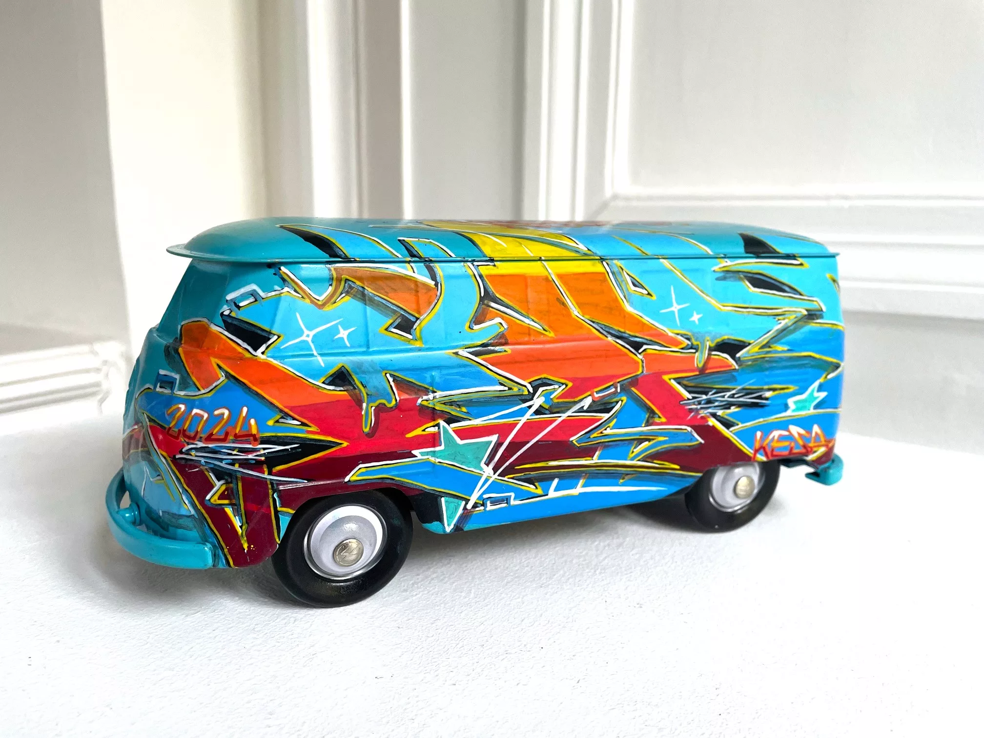 Blue and orange combi, Kesa graffiti, 22x10x9cm, tagged metal combi, unique piece (2)
