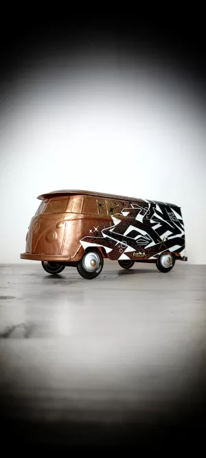 Combi WV in glazed brown tagged metal