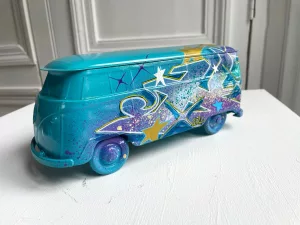 Combi WV in blue-tagged metal