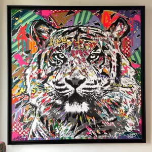 Dynamic tiger by Jo di Bona, 120x120cm, bombe aérosol et collage sur toile