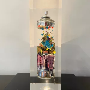Spray Boogie Down Bronx de François Bel, verre acrylique et mixed media, 35x12x10 cm (3)