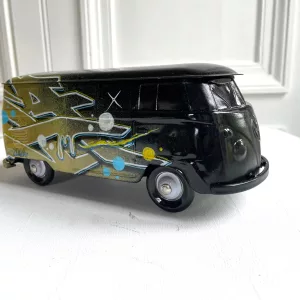 Metal combi tagged black and yellow with spray can and posca by Kesa Graffiti (2)