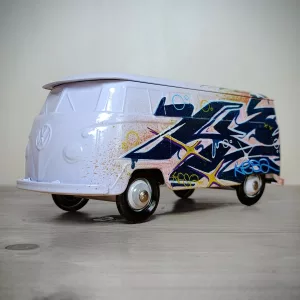 Kesa Graffiti spray-painted violet metal suit (1)