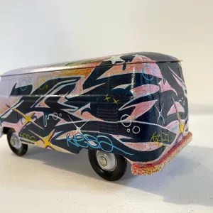 Kesa Graffiti spray-painted violet metal suit (3)