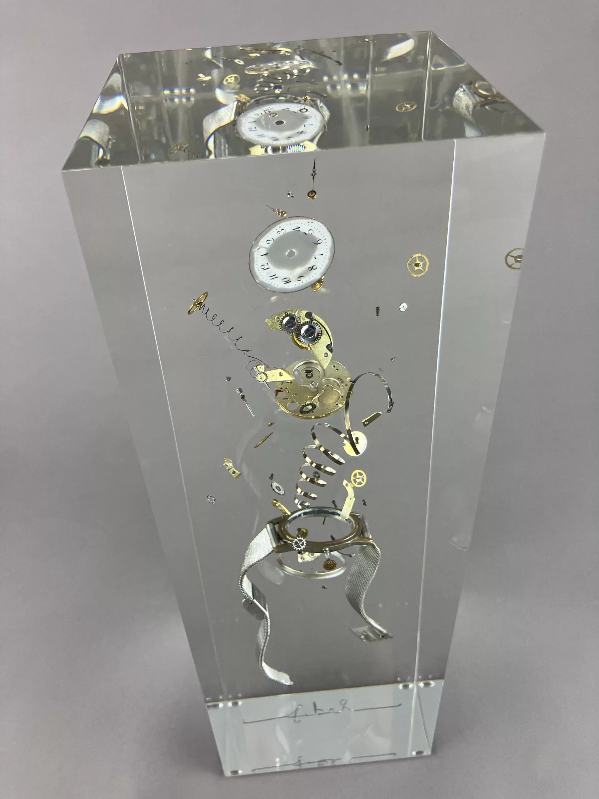 Watch-19h03-30x10x10 cm
