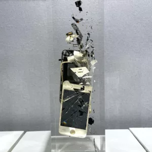 I phone, francois Bel, 33x10x10cm, acrylic glass and decomposed iphone, unique piece (4)