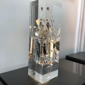 I phone by Francois Bel, 33x10x10cm, acrylic glass et iphone deconstruit (2)