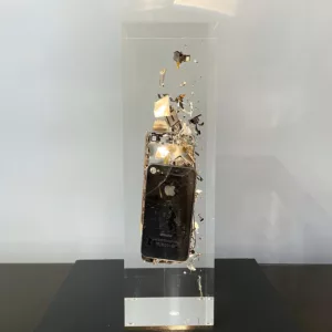 I phone by Francois Bel, 33x10x10cm, acrylic glass et iphone deconstruit (6)