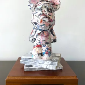 Manga Bear by Stéphane Gautier, folded manga pages in the shape of a teddy bear, 49x30x22cm, unique piece (1)