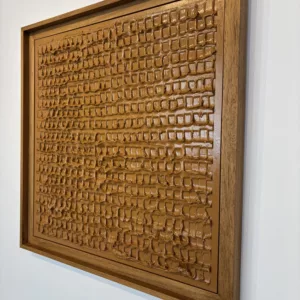 Bas relief abstrait Caramel, Alexandre geoffroy, 50x50cm, Platre, bombe aérosol et vernis, cadre bois naturel teinte (3)