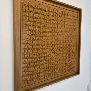 Bas relief abstrait Caramel, Alexandre geoffroy, 50x50cm, Platre, bombe aérosol et vernis, cadre bois naturel teinte (4)