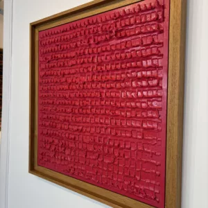 Bas relief abstrait Raspberry, Alexandre Geoffroy, 50x50cm, platre, bombe aerosol et venris, caisse americaine bois naturel (2)