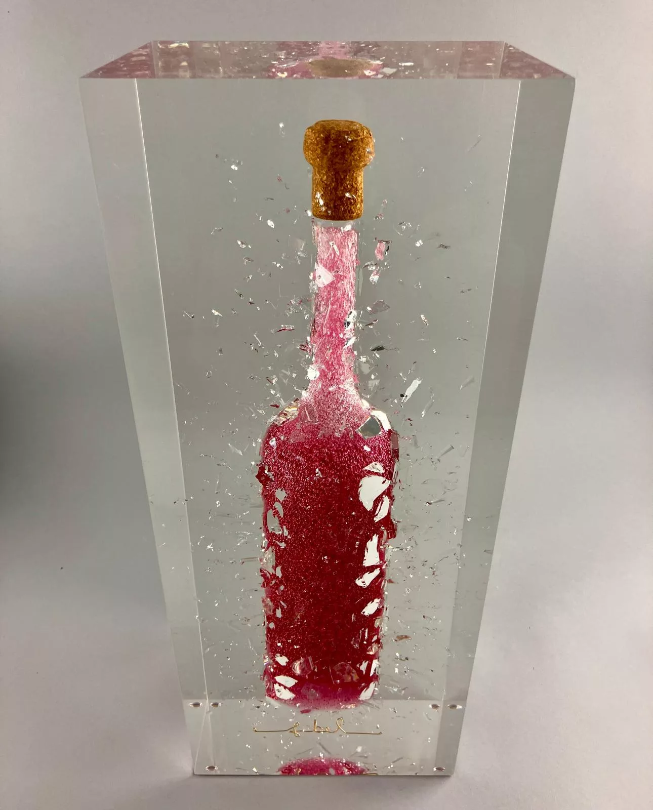 Bouteille rouge, 40x16x12cm, verre acrylique et mineral, Francois bel